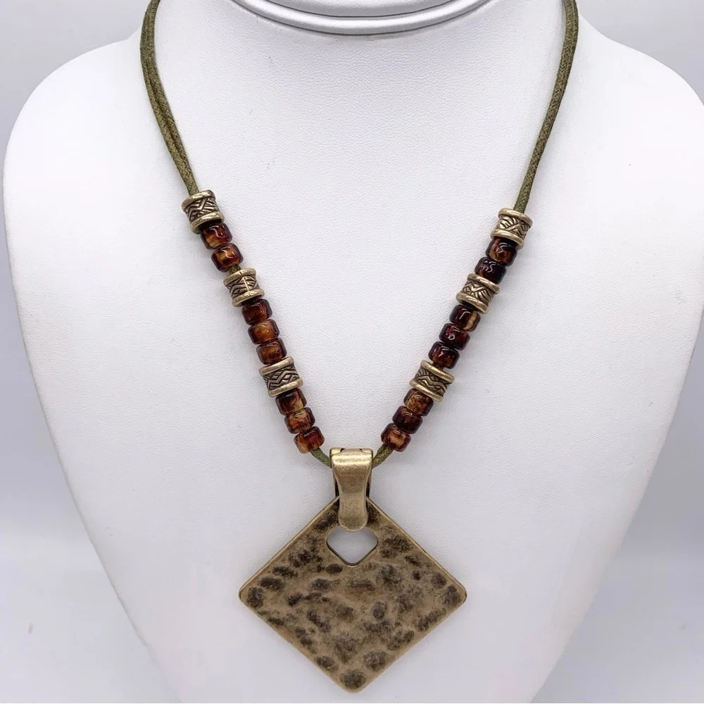 Premier Designs Pendant Necklace
